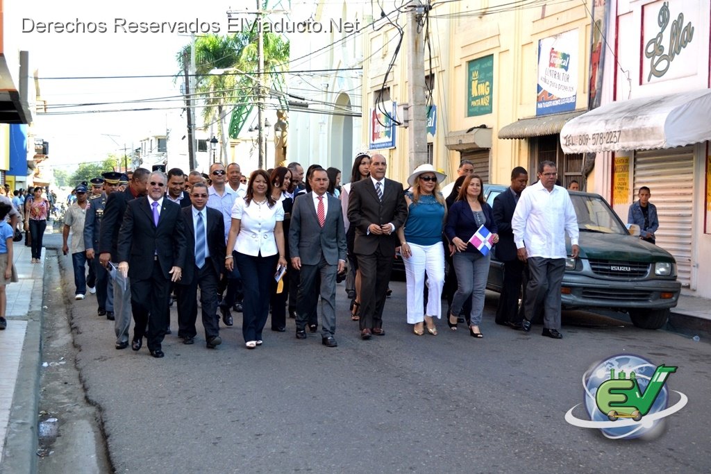 Autoridades en el Desfile 27 de febrero 2013 Moca